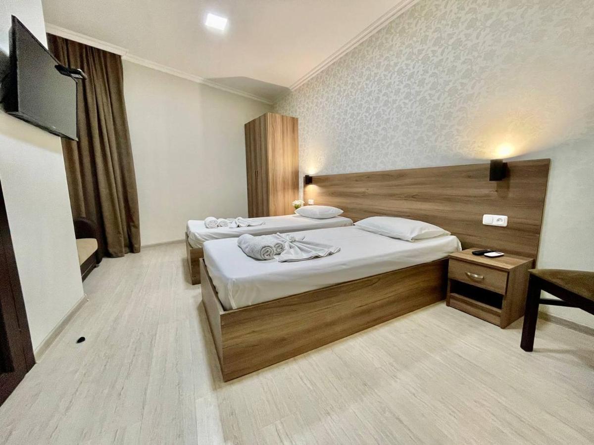 Merien Hotel Yerevan Luaran gambar