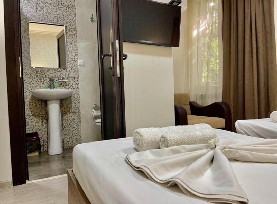 Merien Hotel Yerevan Luaran gambar