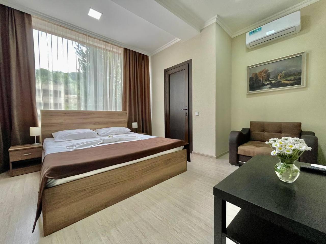 Merien Hotel Yerevan Luaran gambar
